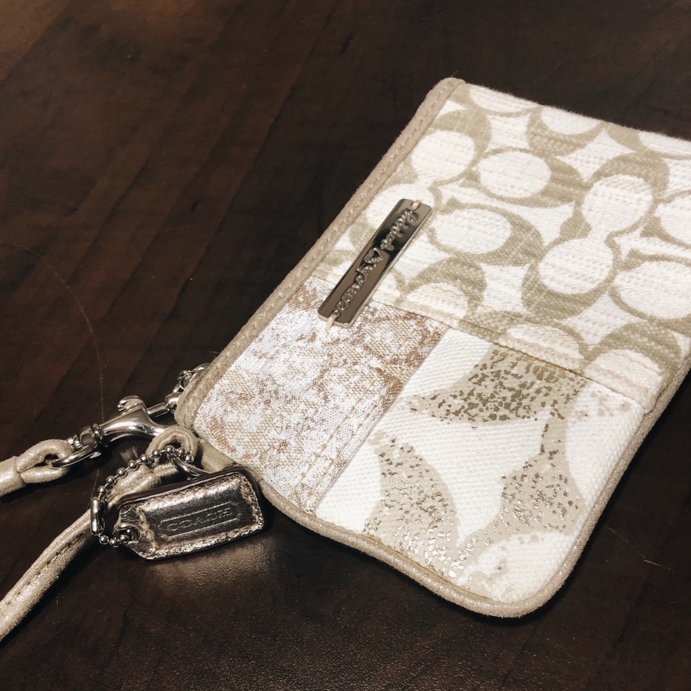 Coach Poppy Wristlet